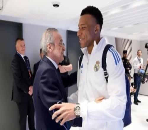 重视！老佛爷在伯纳乌球员通道入口处等候并迎接鼓励皇马球员