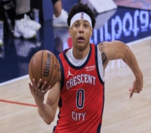 7号秀费尔斯最近4场场均27分4.5板5助1.8断投篮命中率52.8%！