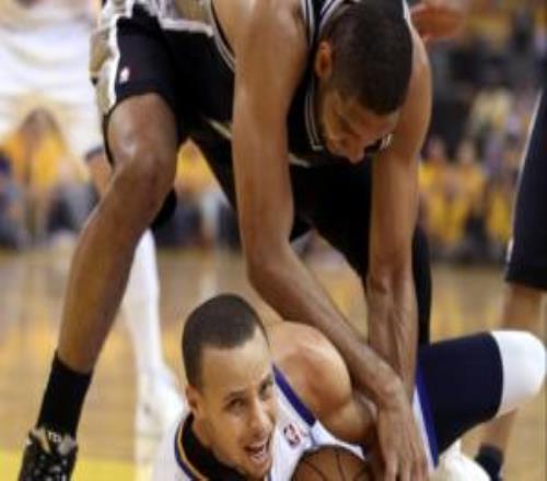 下场准备超邓肯!库里替补4记三分贡献17分5板2助1断