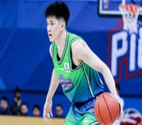 得分上双！林庭谦首节6中3拿到10分2板1助1帽