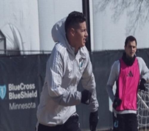 记者：J罗目前已从疾病中康复，昨天他已开始恢复正常训练