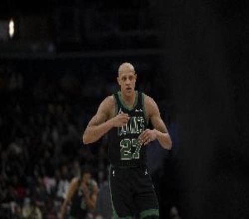 值得信赖!塔图姆:沃尔什今天的防守提升了球队的士气