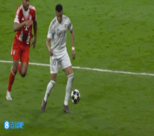 塔对姆巴佩的犯规