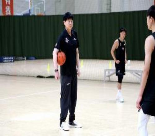 邱彪谈对阵广厦：希望全队拿出亮剑精神向对手学习的同时全力拼