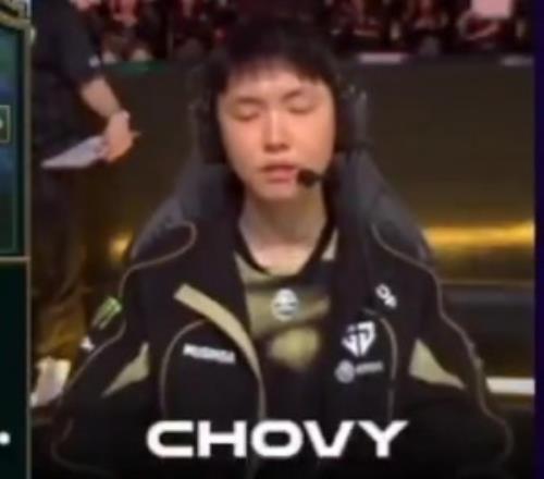 比被单杀了还难受昨日比赛Chovy漏掉炮车的表情：满是懊恼！