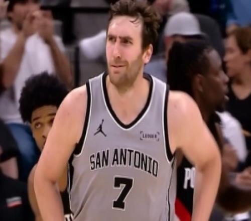 行云流水！尚帕尼拉球过人送助攻科内特拉杆躲闪防守反篮命中