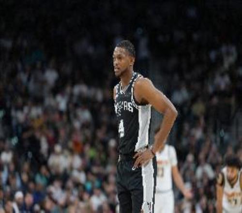 冲锋陷阵！福克斯20中10拿到全队最高25分外加5板7助3断三分6中3