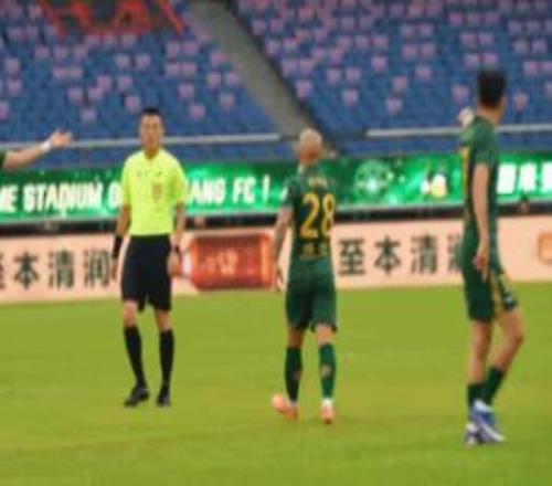 媒体人：打听了一下，李镇全被罚停赛的认定核心还是需要更多证据