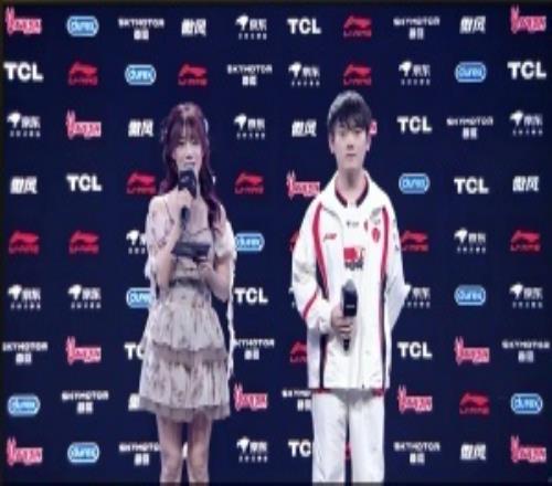 伟大！赛后采访JKL：我和天神都休息了一段时间，很感谢队友们带着我们俩适应版本