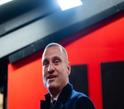 ��Աʱ����5��Ӣ���ھ���������������ά�����ֳ���ս