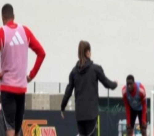 �������Ϲ���ŭ���Ա��������ԣ�������������ֻ��ְҵ��Ա