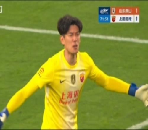 沪媒：颜骏凌的怒火并不是针对刘若钒，而是对丢球方式不满意