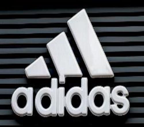 阿迪达斯调整足球装备赞助策略，营业利润上升54%达到20.6亿欧元