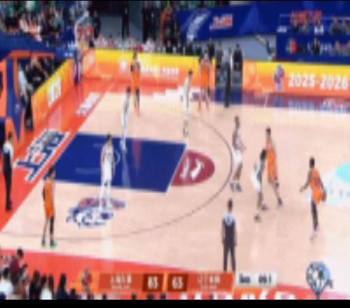 箭如雨下！弗格外线开炮独中3记三分率上海领先辽宁30分