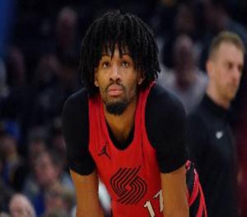 手感不佳！夏普半场9中3得8分1板1助1断三分没开3投全铁