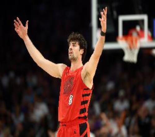 曾令旭：阿夫迪亚体型大&能持球攻&速率快很多小锋线队都对不上