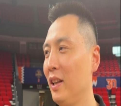 卢伟：我们非常相信现有的四个外援但目前伤病是最大的困难