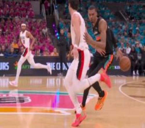 2米24玩这个啊文班一条龙大背运+惊艳小提琴转身双手暴扣！