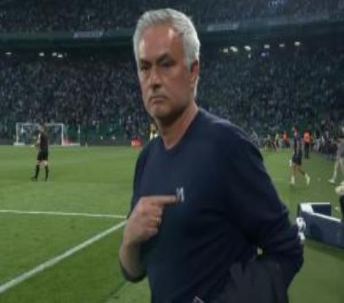 指名字缩写+指脑袋何意穆帅怼记者：我为啥要解释你们会瞎写