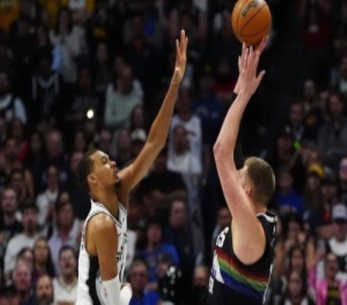 解说：换成文班第四节能把约老师防成这样吗我觉得不能