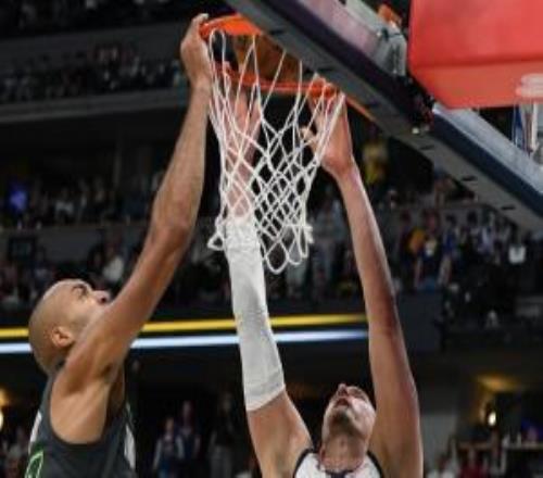 你也有当背景板的一天！约基奇全场24+15+8末节7中1遭戈贝尔锁死