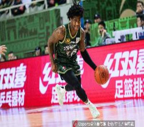 媒体人：不止一队想要肯德里克戴维斯但其优先续约权价格太贵