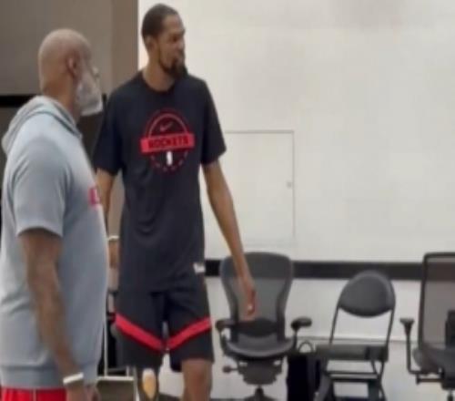 乌度卡：杜兰特将在明日赛前决定是否出战今日他参加了一半训练