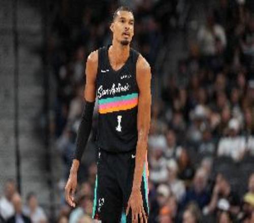 文班打服一切ESPN明日胜率预测：马刺高达82.3%开拓者17.7%