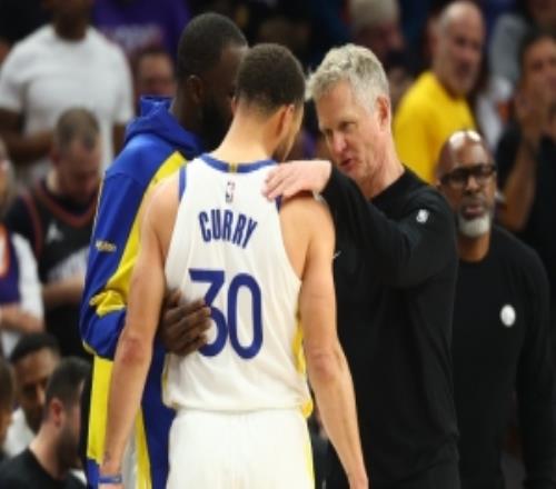 追梦谈自己与库里科尔拥抱：感谢一切走过的岁月也许是最后一次