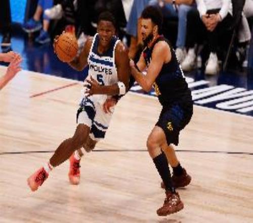 爱德华兹：很庆幸最后时刻穆雷选择了投两分我很高兴他这么做