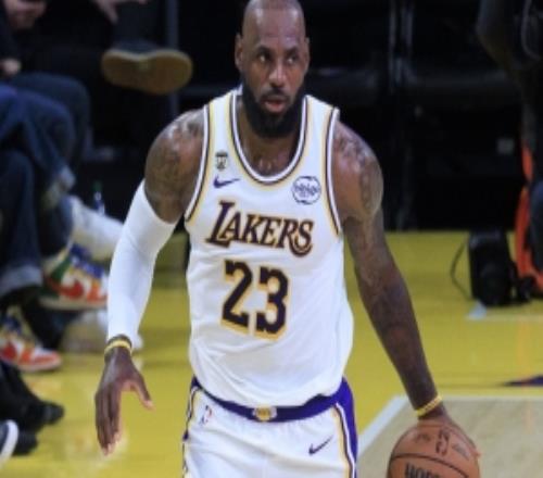 28分8板7助！詹姆斯：我就是为了这一刻而活就是为季后赛而生