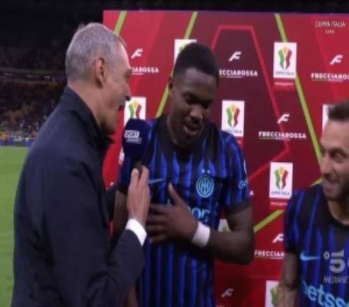 米体：小图拉姆赛后两次中断采访，和国米主场球迷们一起庆祝晋级