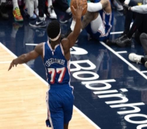 探花秀给力！埃奇库姆20中12砍下30分10板2助2断