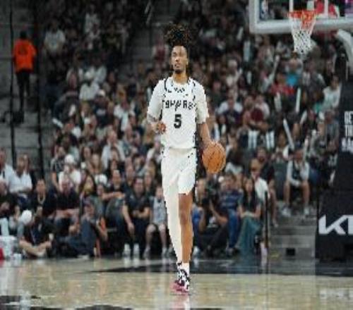 担起重任！卡斯尔首节8投4中&三分3中2拿到10分3篮板1助攻1抢断