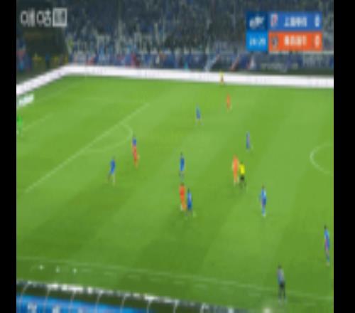 没机会起脚啊！盖伊禁区外过掉出击的牟鹏飞，传中最终被海牛封堵