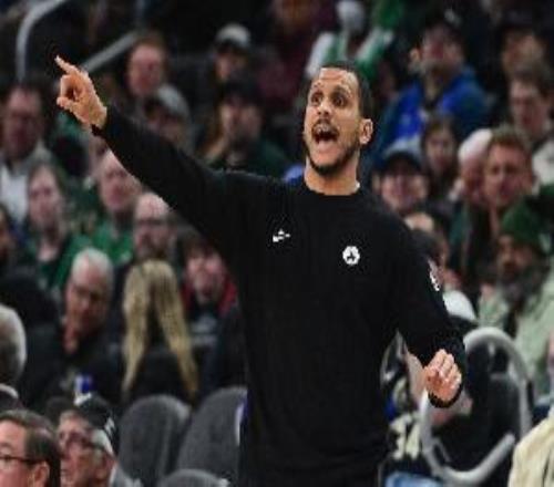 马祖拉：在季后赛如果你单节输掉11分那么要追回来就非常困难了