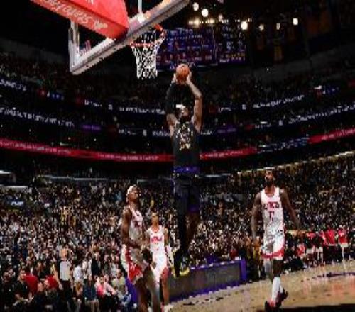 单核带队！自从2020年以来，詹姆斯首次在系列赛中取得20领先