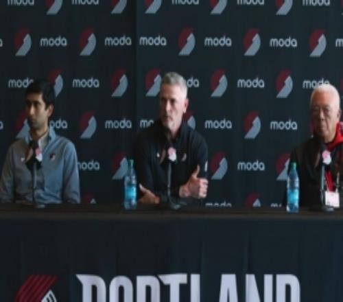 不发季后赛T恤！TA：邓顿想给球迷发大声音道具马刺罚球时挥起来