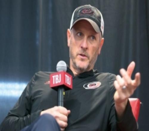 TA：邓顿想引入明星球员不惜触碰奢侈税红线并非只想找廉价主帅