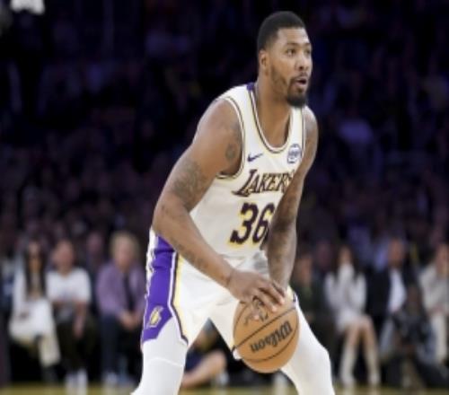 雷迪克：斯玛特在防守端打得好把球都投进了令人难以置信的球员