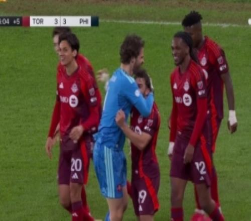 多伦多FC门将加夫兰第96分钟头球绝平，助球队33战平费城联合