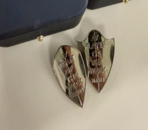 Tian晒出LPL周最佳徽章：跟上次的不一样