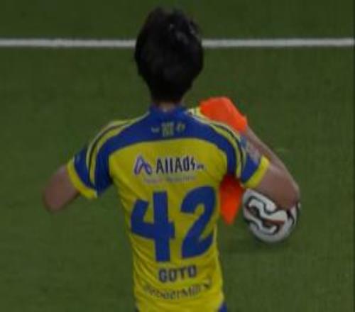 抽象！被安德莱赫特外租，20岁日本前锋击败前者疯狂庆祝+爆冲突