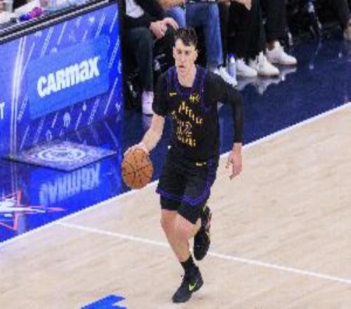 雷迪克：拉拉维亚的脚踝扭伤程度非常轻微他将是每日观察状态