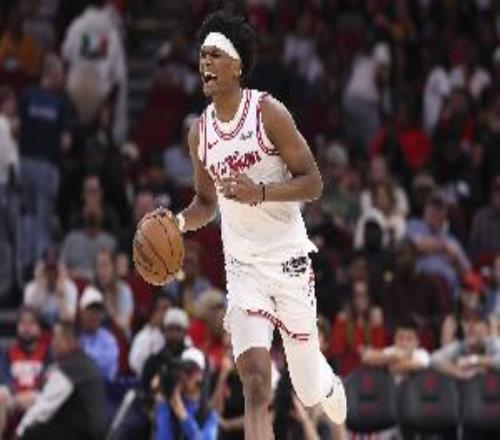 乌度卡：我们需要解放其他人对位肯纳德时让阿门更多冲击内线