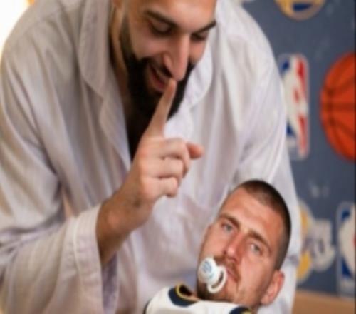 美球迷：再别再说约基奇比肩鲨梦贾张！他在被戈贝尔按地摩擦