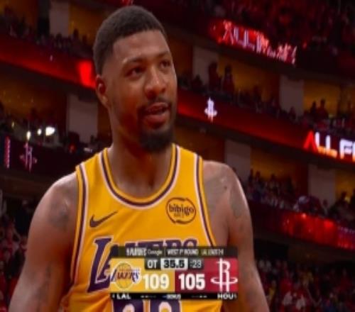 疯狂肉搏！斯玛特篮板被阿门犯规但随后甩肘被追加技犯