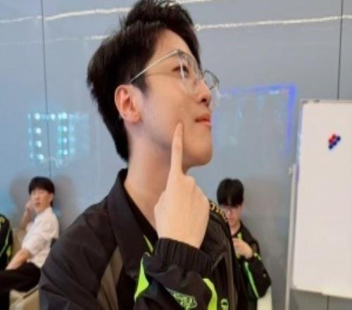 Zhuo回应Tian的鞋底照：好厚的鞋底天大哥