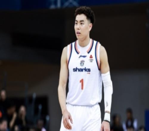 三分命中率58.7%！李添荣夺得本赛季CBA常规赛三分王