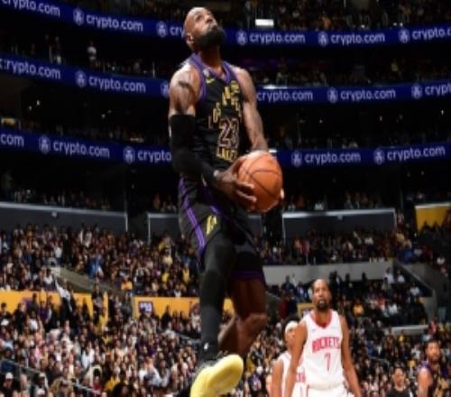 雷迪克谈詹姆斯G2反手暴扣：在比赛过程中我不是一个球迷